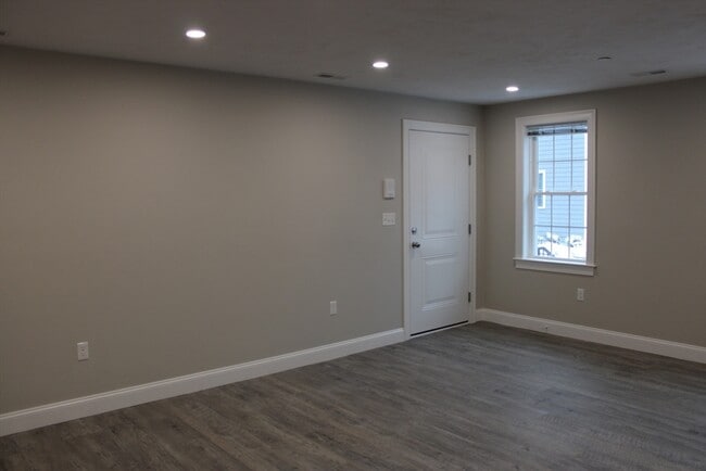 Building Photo - 202 Central St