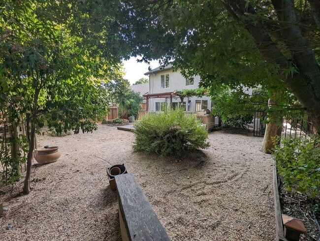 Building Photo - Beautiful 3bed 2.5bath 2 story home located in Rivergate Gated Community