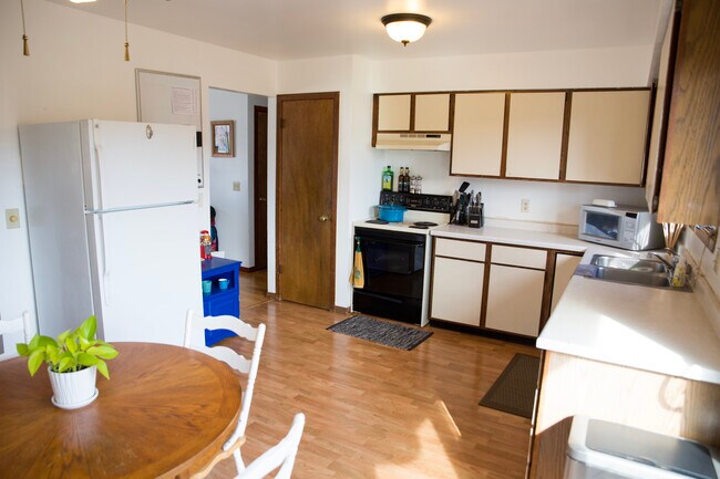 Building Photo - 1317 S Thompson Dr