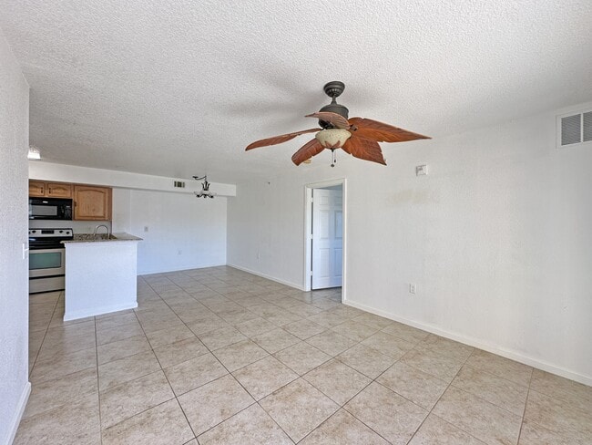 Building Photo - 271 SW Palm Dr