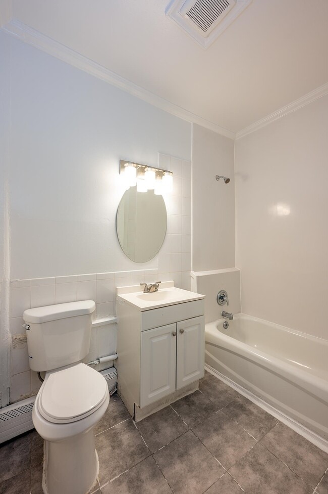 Building Photo - 48 Ravine Ave