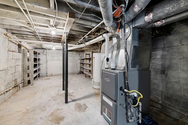 Building Photo - 4 bed 1 bath Home Available Now in Westwood!