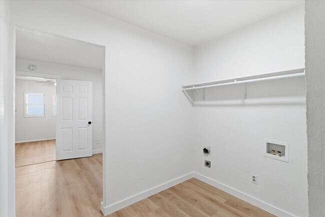 Building Photo - 4333 Thicket Dr