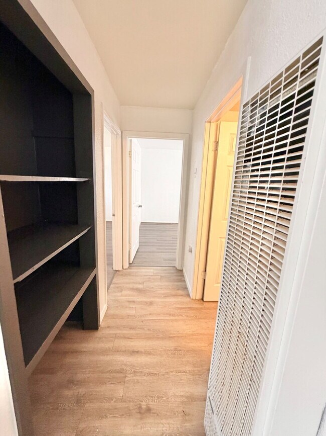 Building Photo - "Charming 2-Bed Oasis in Lubbock: Cozy Comfort at 529 42nd Street!"