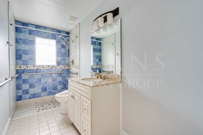 Building Photo - Executive Coastal Retreat | Four-Bedroom P...