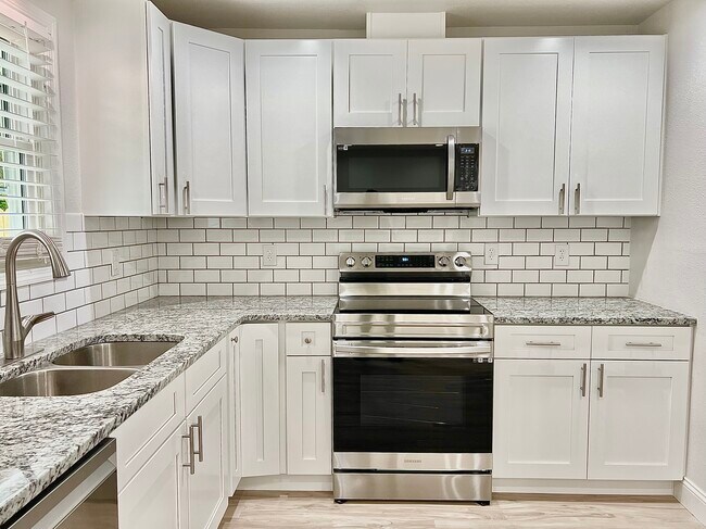 Building Photo - 1340 N Hampton Rd