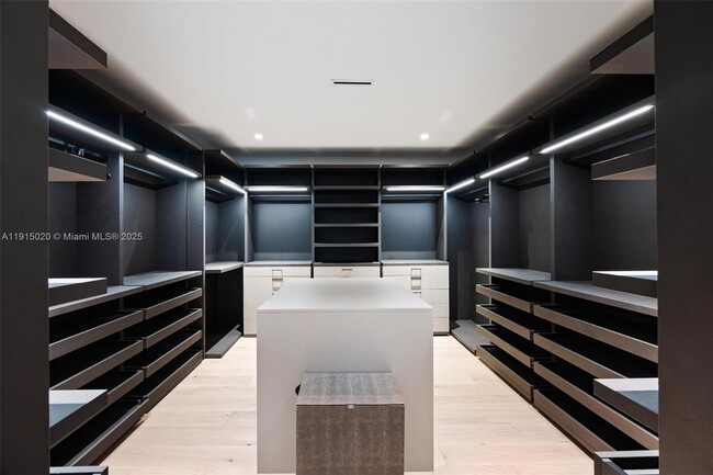 Building Photo - 77 SW 18th Terrace