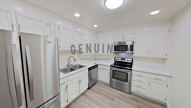 Building Photo - Remodeled 2Bd 2Ba Condo in Newport