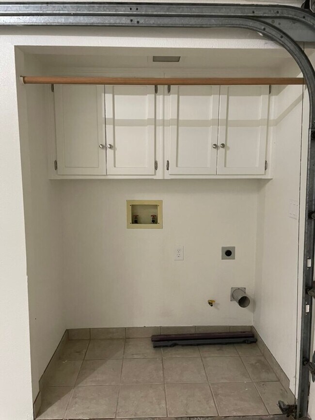 Building Photo - Pismo Duplex