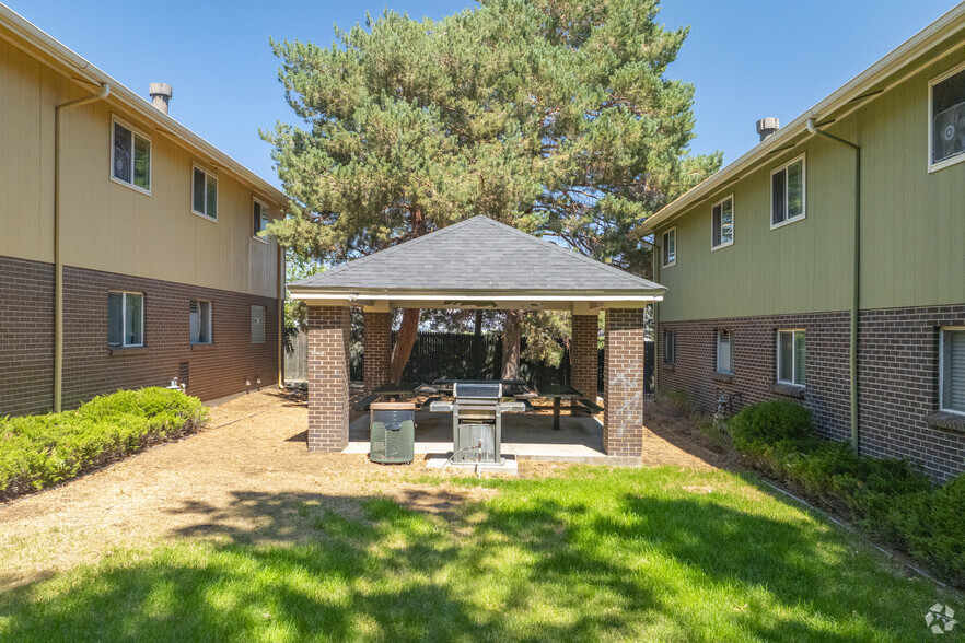 BBQ Area - Powderhorn Apartments