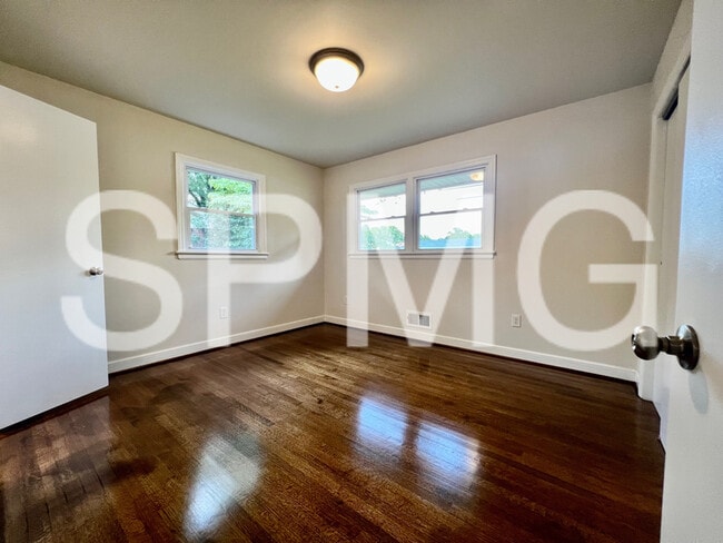Building Photo - 1662 Barnett Rd NW