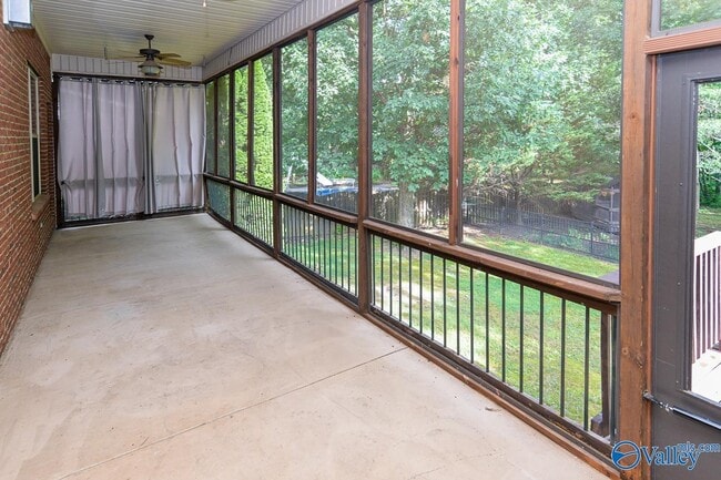 Building Photo - 305 Walden Glen Ct