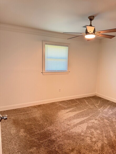 Building Photo - 4452 Elderwood Dr