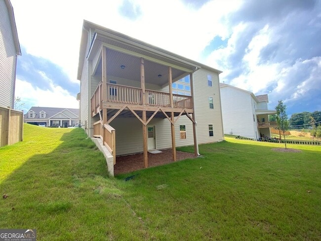 Building Photo - 5595 Mirror Lake Dr