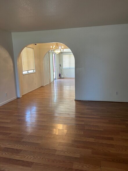 Building Photo - 44330 Glenraven Rd