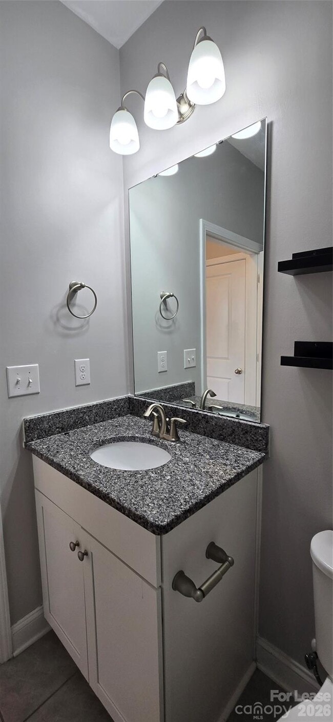 Building Photo - 990 Pennington Dr