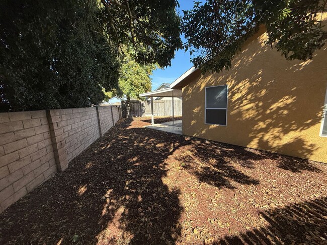 Building Photo - Orcutt Single Story Home Near Righetti and...