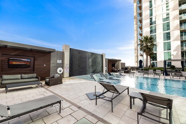 Building Photo - 5925 Almeda Rd