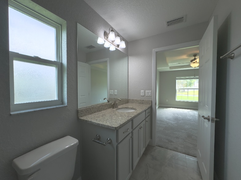 Building Photo - 13682 SW 40th Ave Rd