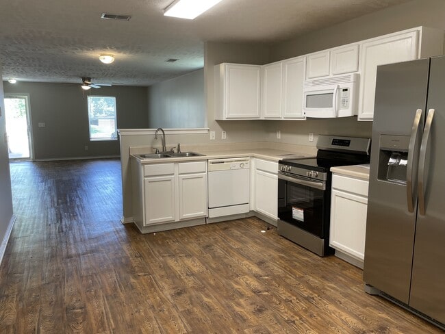 Building Photo - 4006 Randall Ln