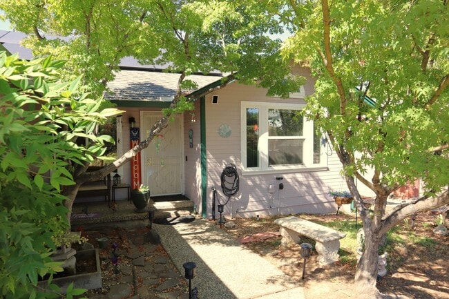 Building Photo - Oroville-Furnished-Turnkey-3 bedroom 2 bath home, hot tub, gazebo, landscaped yard, solar