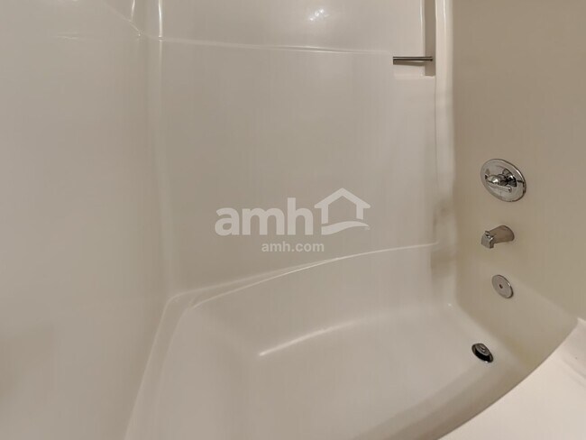 Building Photo - 2078 SE 8th Dr