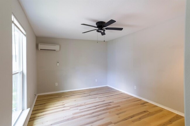 Building Photo - 1116 Ebert Ave