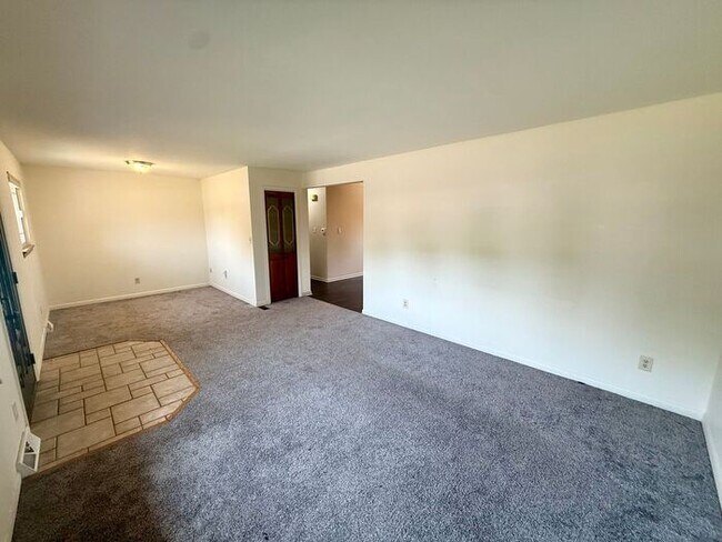 Building Photo - Conveniently Located 2 Bed, 2 Bath + 2 Bonus Rooms in Greeley
