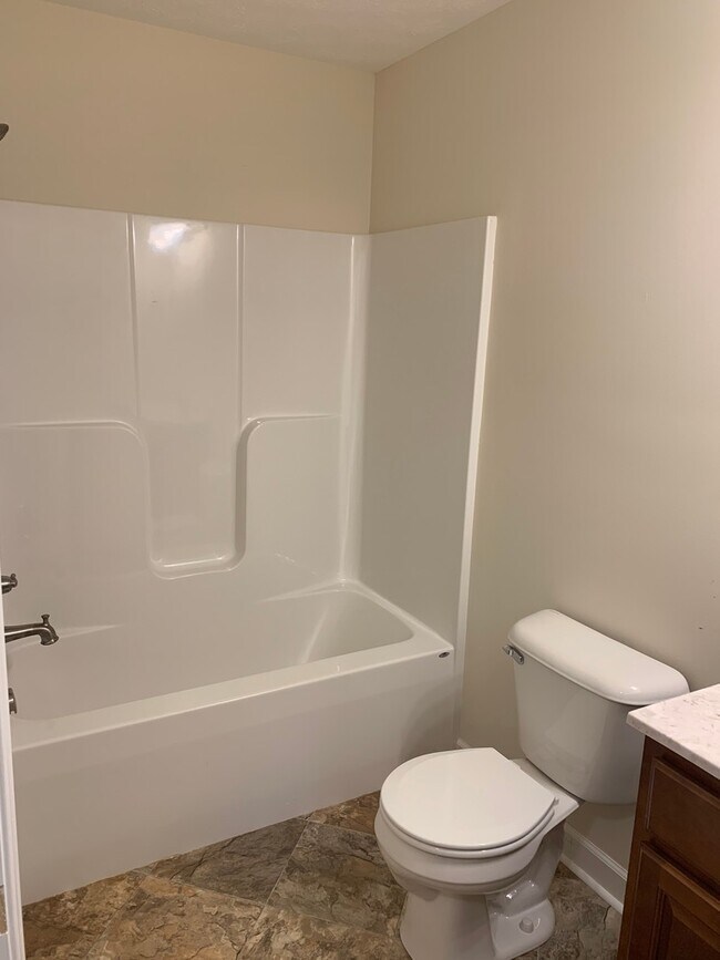 Building Photo - ***$500 Off First Months Rent*** Cedar Point Townhouse for Rent!
