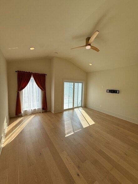 Building Photo - 1727 Nassau St