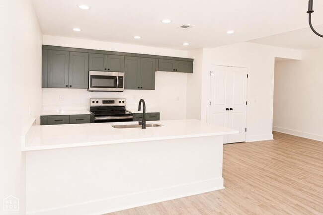 Building Photo - 5400 Lotus Street