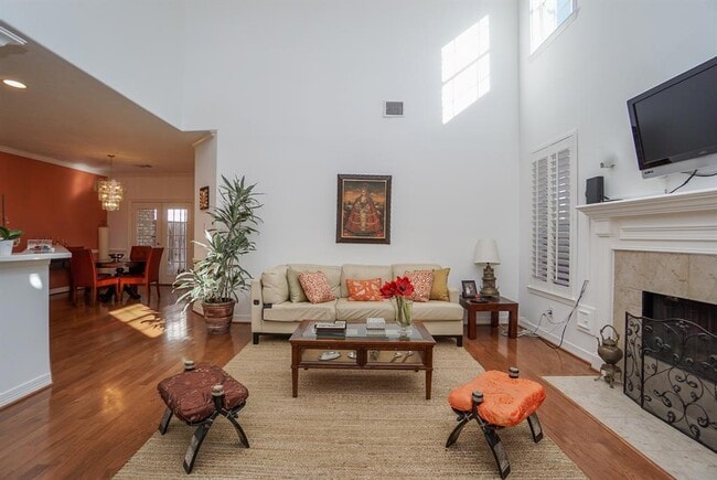 Building Photo - 1131 Enclave Square E