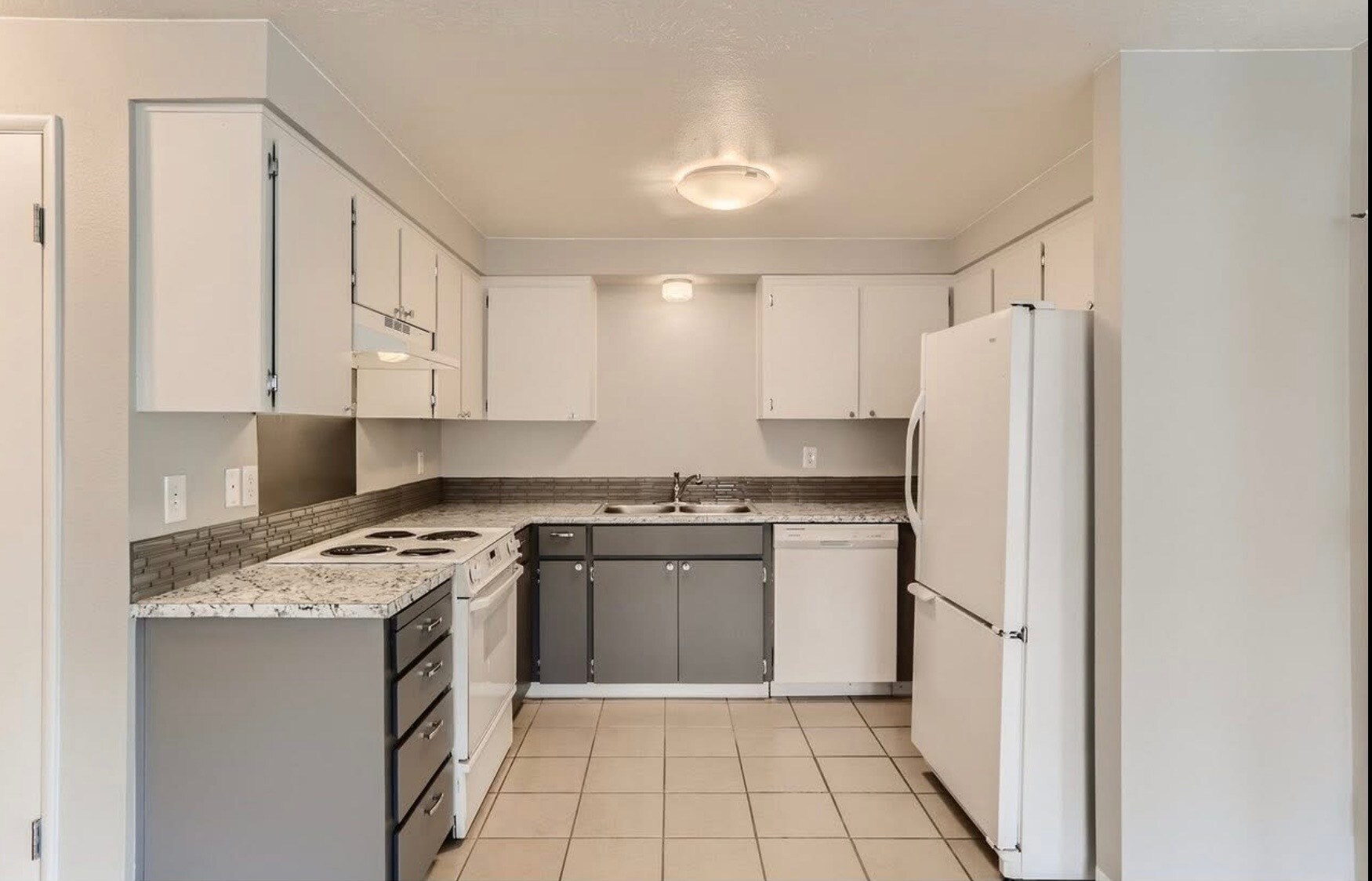 Building Photo - 291 NE 12th Ave