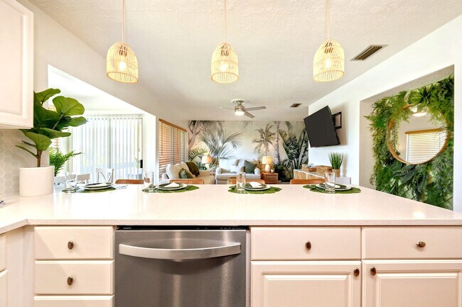 Building Photo - 4000 Gulf Terrace Dr