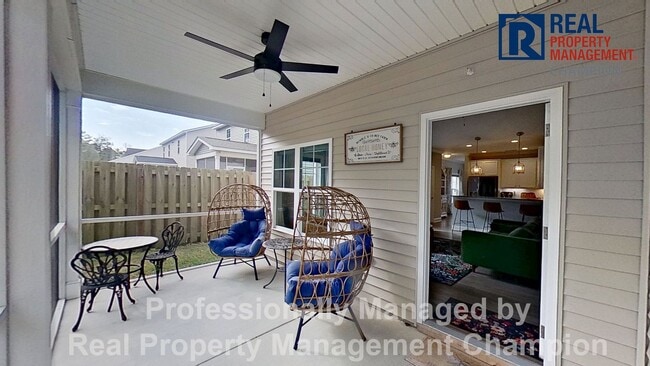 Building Photo - Immaculate 4 BD/3 BA Home w/Screened Porch and Fenced Back Yard