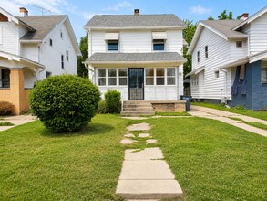Building Photo - Spacious 4-bedroom home located in North Toledo