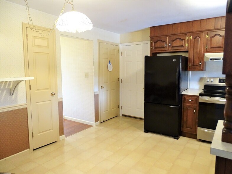 Building Photo - 859 Cindy Ln