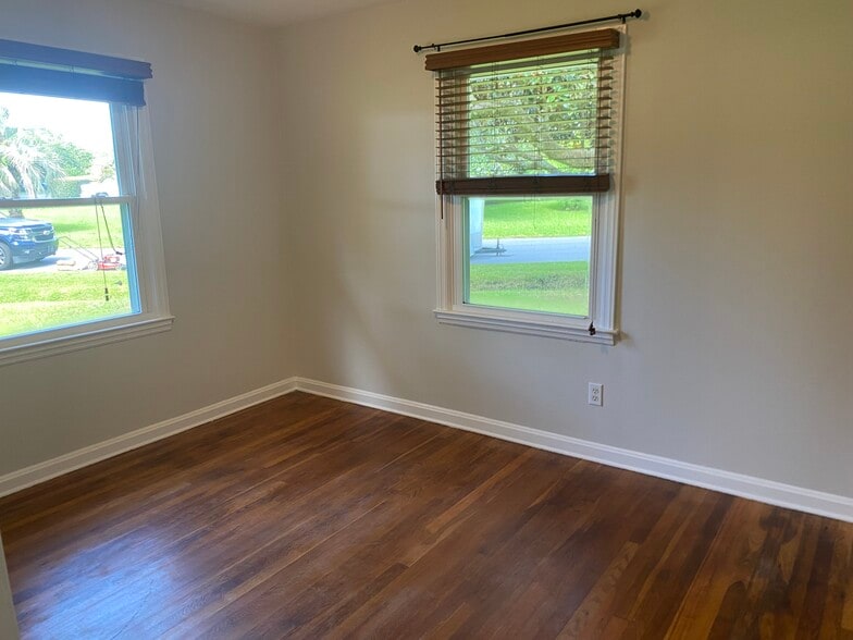 Building Photo - 2309 Scheper Ln