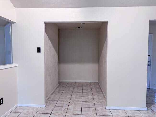 Building Photo - 14418 Moorfield Dr