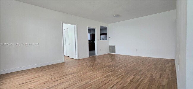 Building Photo - 3915 Ponce de Leon Blvd