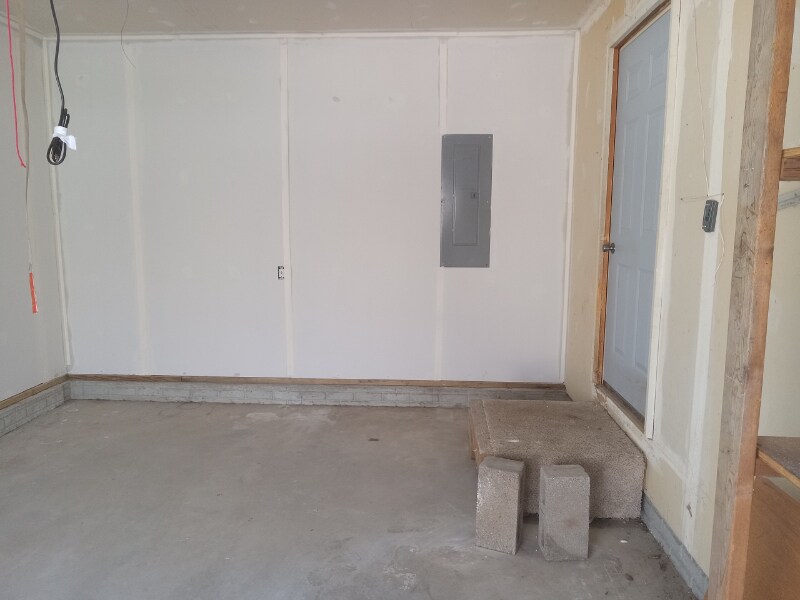 Building Photo - 6067 Shadowbrook Dr