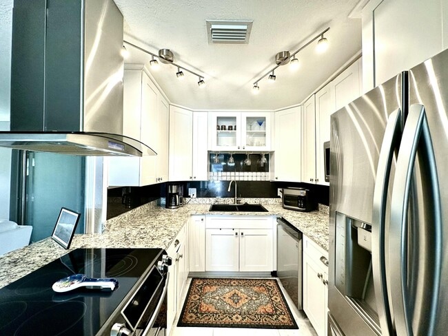 Building Photo - 2638 Gately Dr E