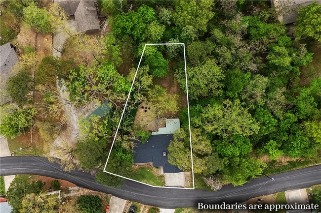Building Photo - 8517 Spruce Dr