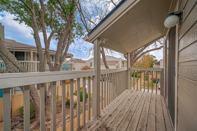 Building Photo - 2379 Briarwest Blvd