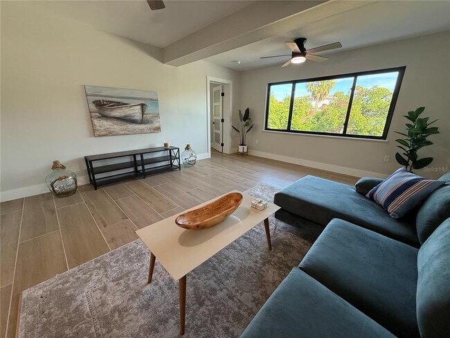 Building Photo - 808 25th Ave W