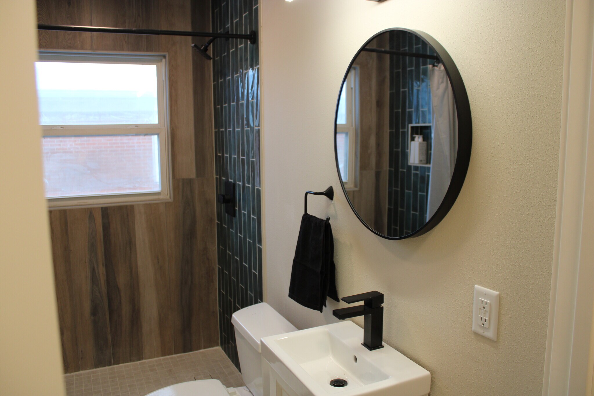 Building Photo - 1213 S Midvale Blvd