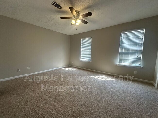 Building Photo - 2448 Riverlook Dr