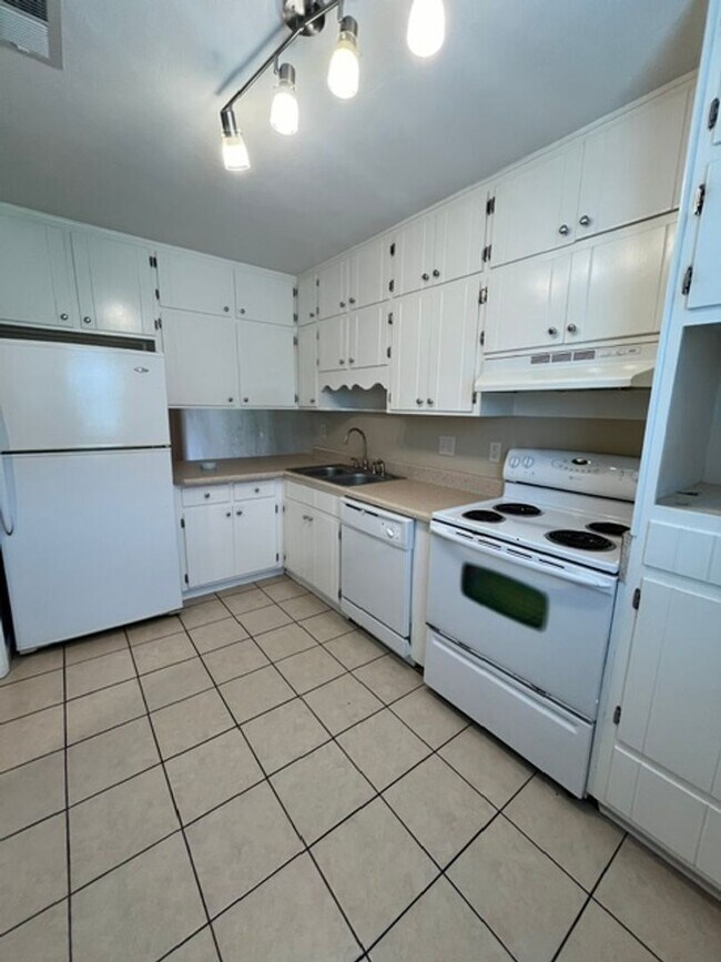 Building Photo - 1569 Jacks Dr