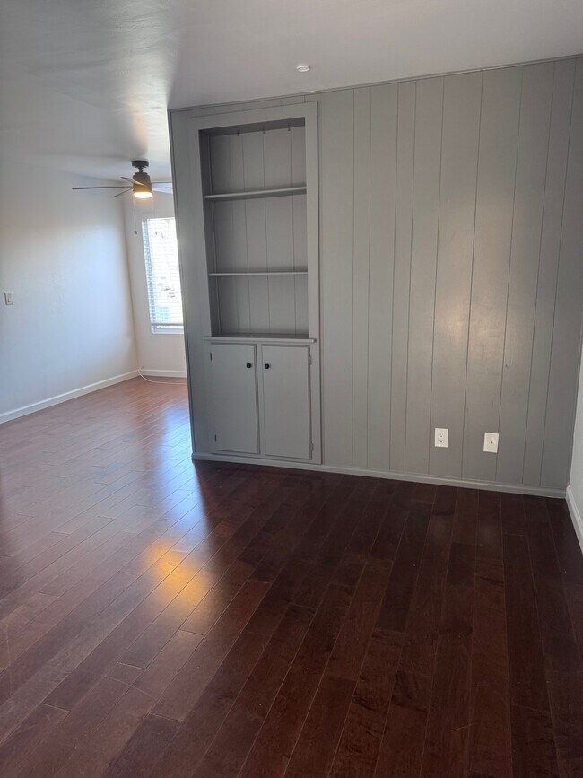 Building Photo - 1360 Hornblend St