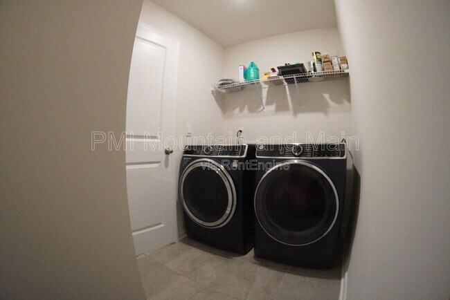 Building Photo - 210 Creekview Rd